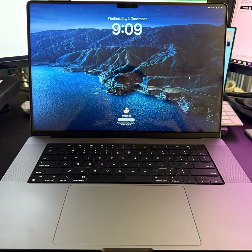 MacBook Pro M2 16’
